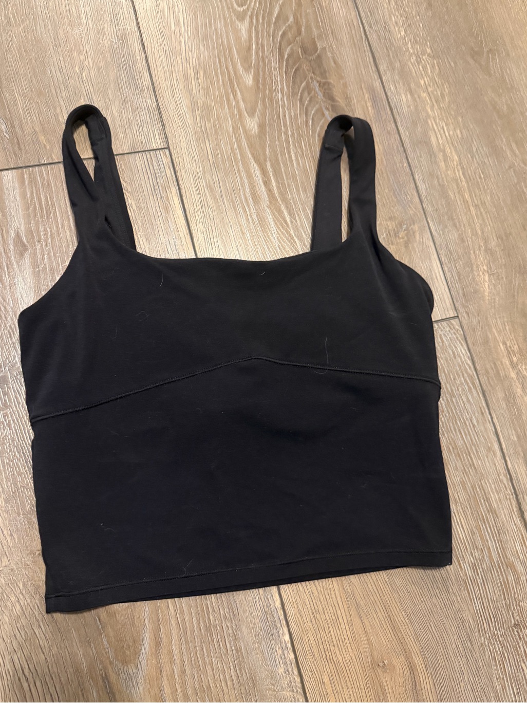 Vuori Black Women's Cropped Tank - Classic Comfort